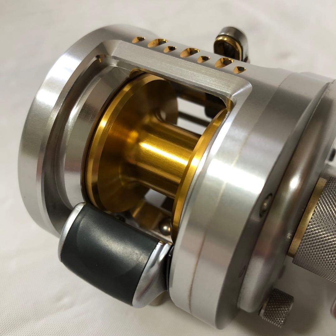 極美品　シマノ　10オシアカルカッタコンクエスト200 JHG リール　付属品付