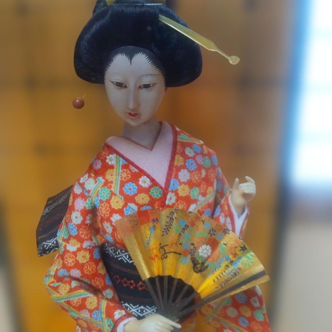 日本人形　華やかな着物　扇子付き