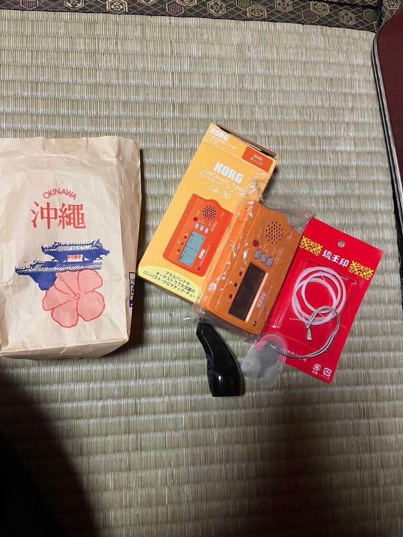 沖縄三味線（付属品・ケース付き）