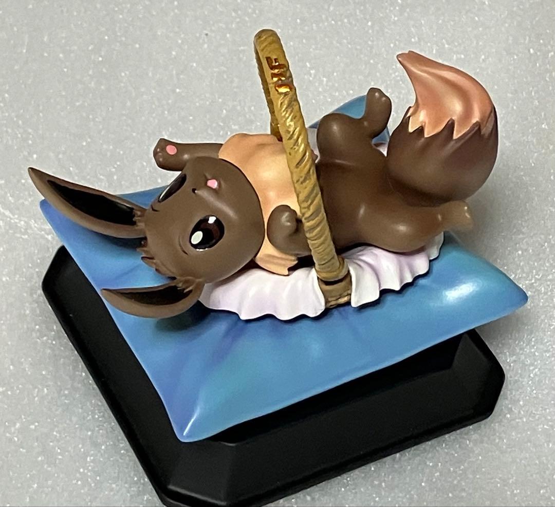 ポケモン　海外　特典　フィギュア　イーブイ　寝そべり