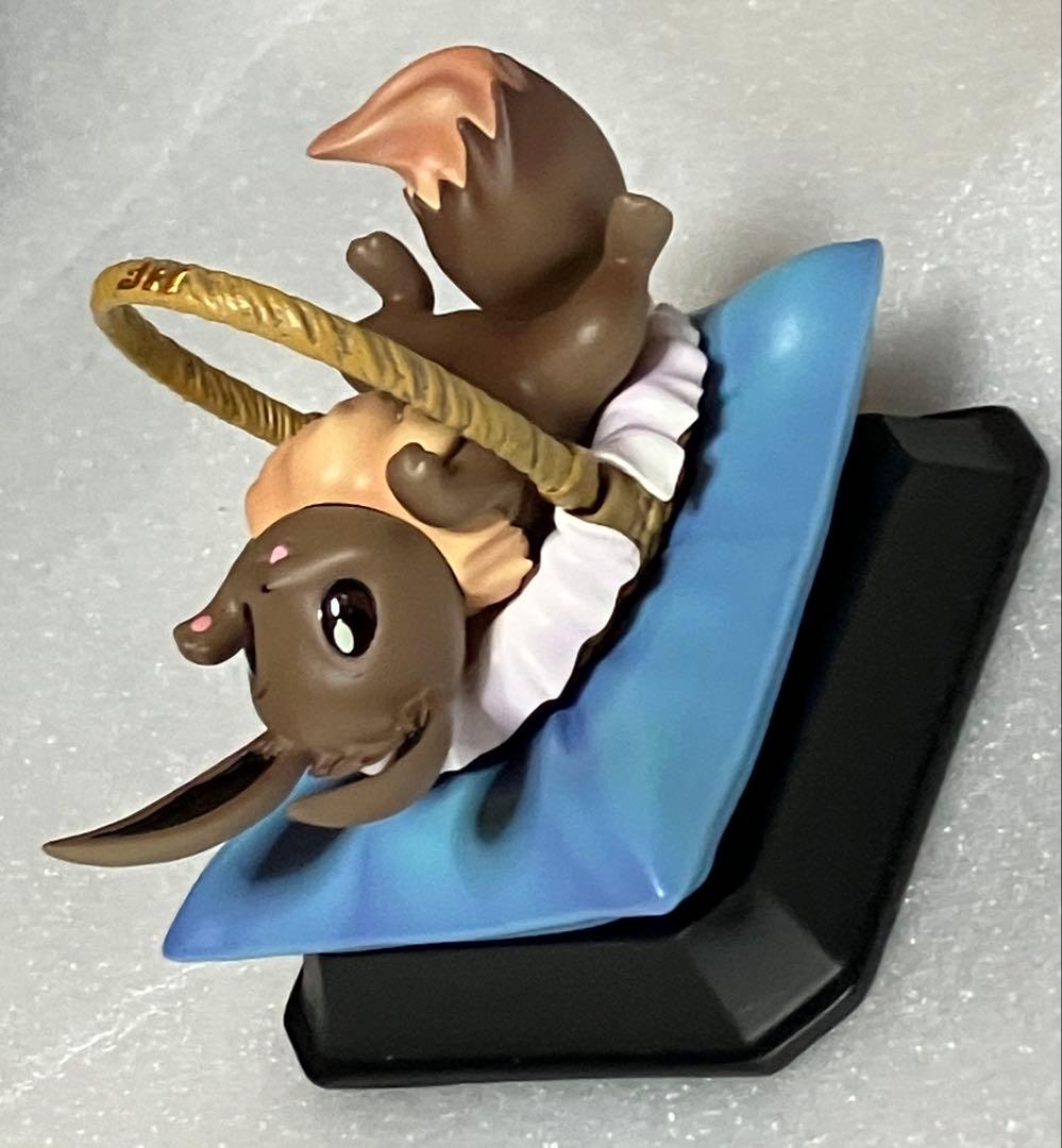 ポケモン　海外　特典　フィギュア　イーブイ　寝そべり