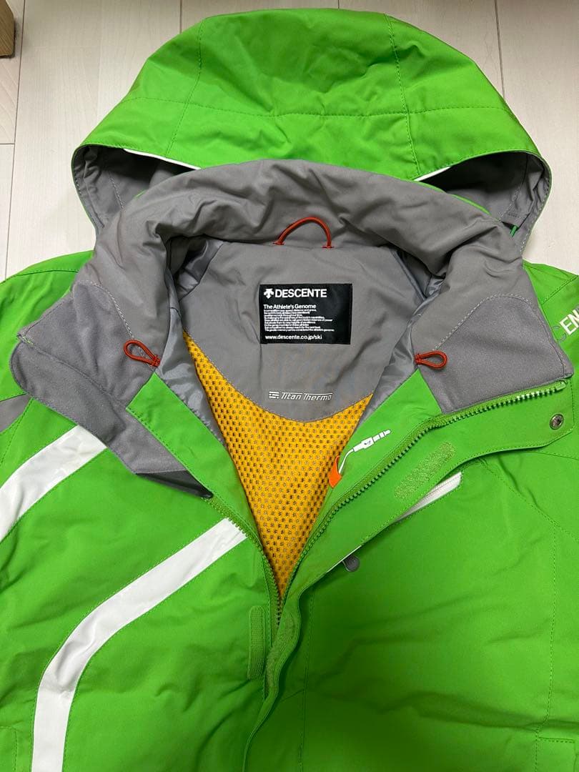 スキーウェア　デサント　破損箇所有り