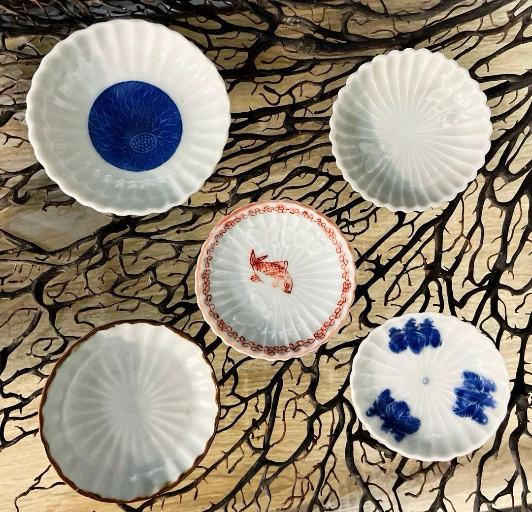 骨董　古伊万里　白磁　希少　菊割　赤絵　花綴り　魚紋　蝶々　陽刻　豆皿　５客