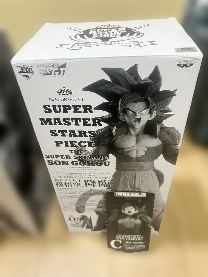 ドラゴンボール　超サイヤ人4孫悟空 フィギュア