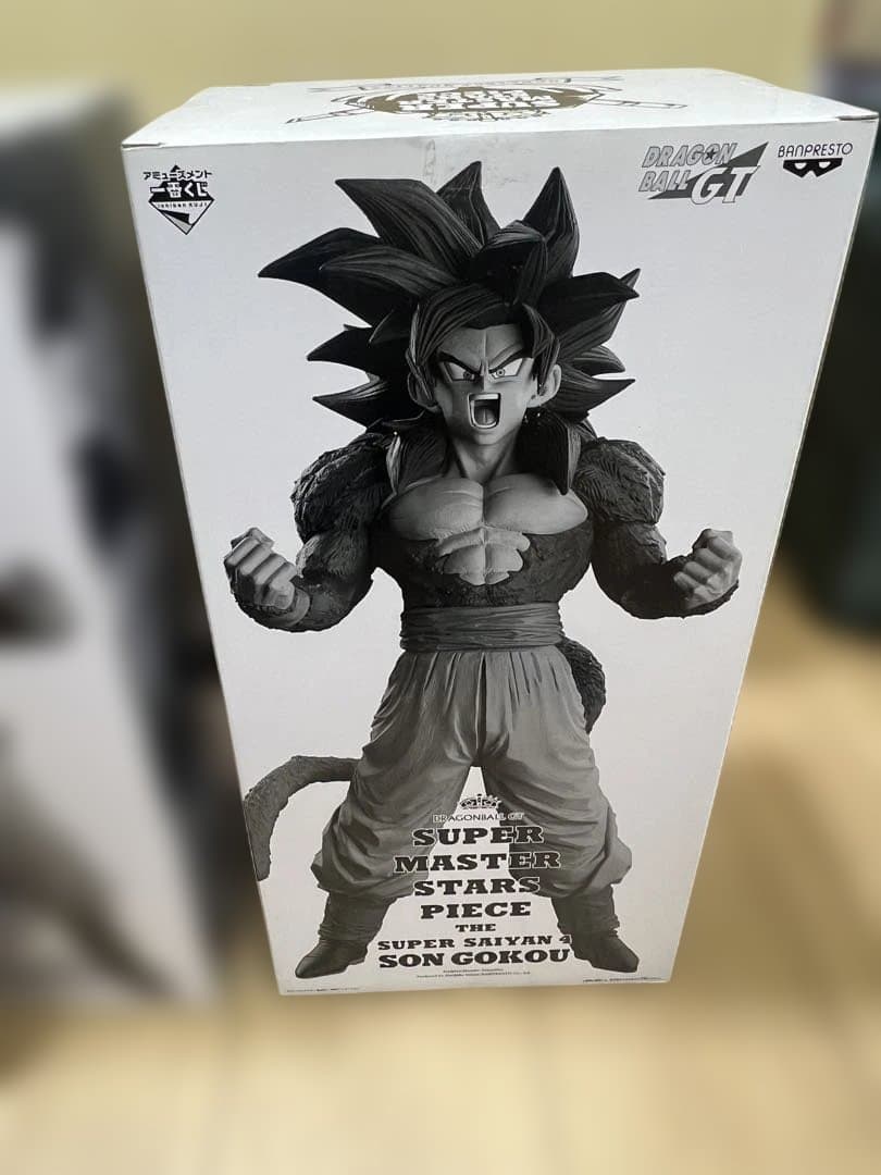 ドラゴンボール　超サイヤ人4孫悟空 フィギュア