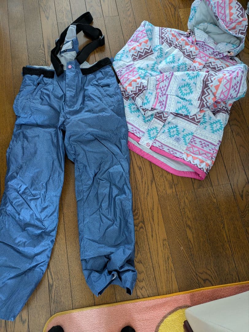 新品未使用　スキーウェア　スノーボードウェアセット　上下セット　9号　M　160
