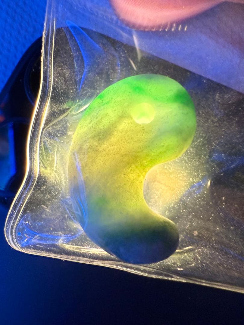 糸魚川翡翠‼️勾玉‼️大変に美しい絶品‼️芸術的‼️ 透光抜群‼️破格出品‼️13.1g