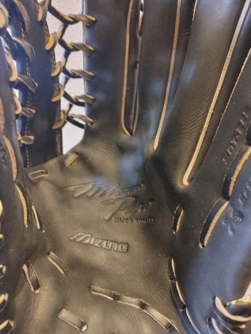 ミズノプロ　硬式　外野　ブラック　右投げ