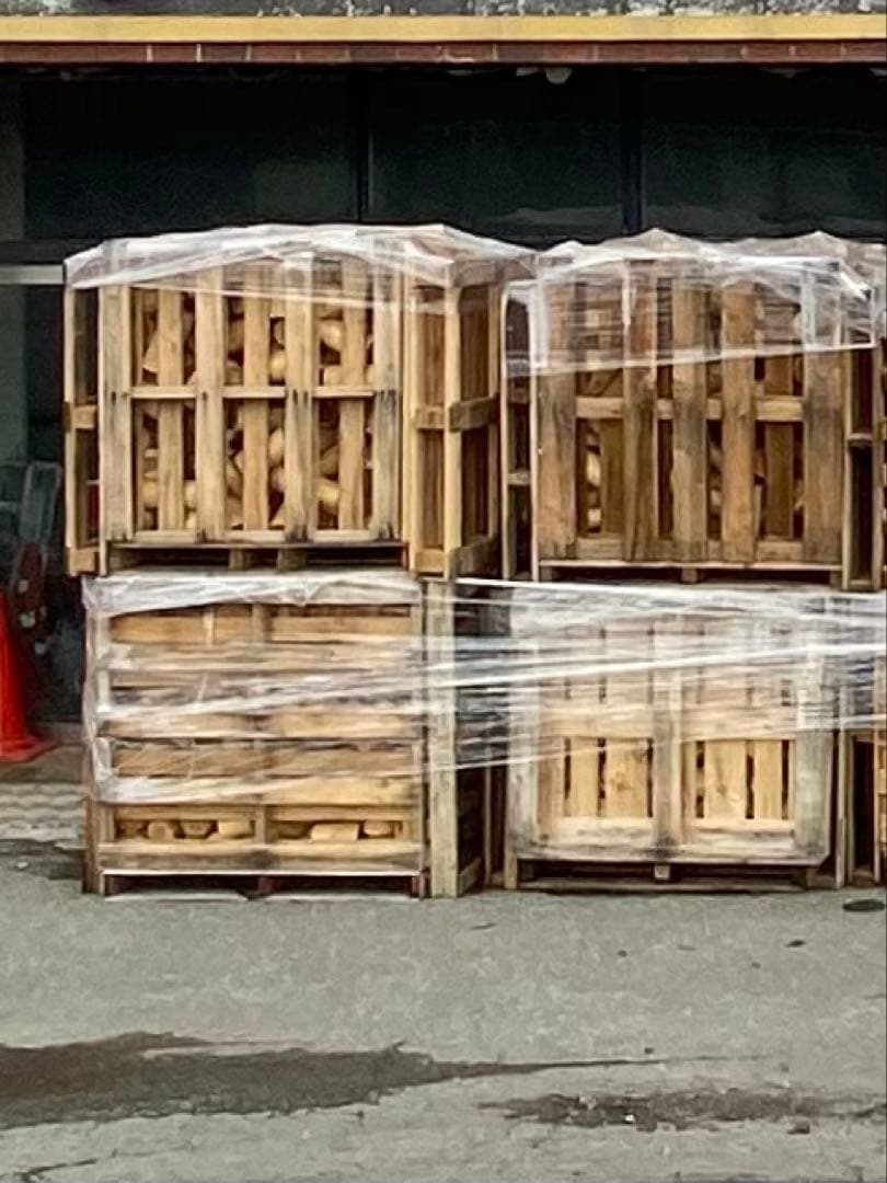 皮無しで半割した杉薪木製パレットで作った箱1基