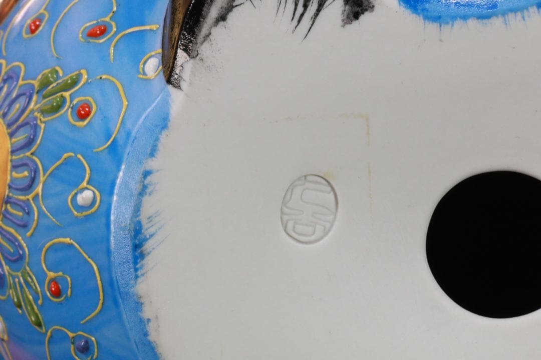 九谷焼　色絵金彩　武者人形　8.5号　高さ26㎝　錦九谷　飾台付　BE882