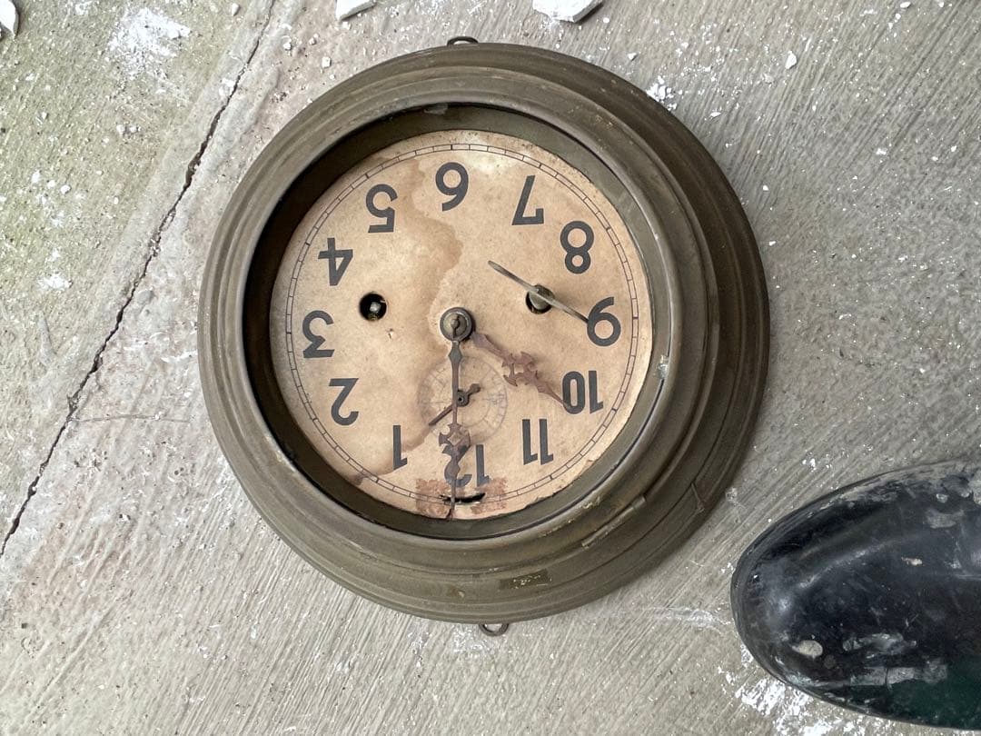 すごく古い時計