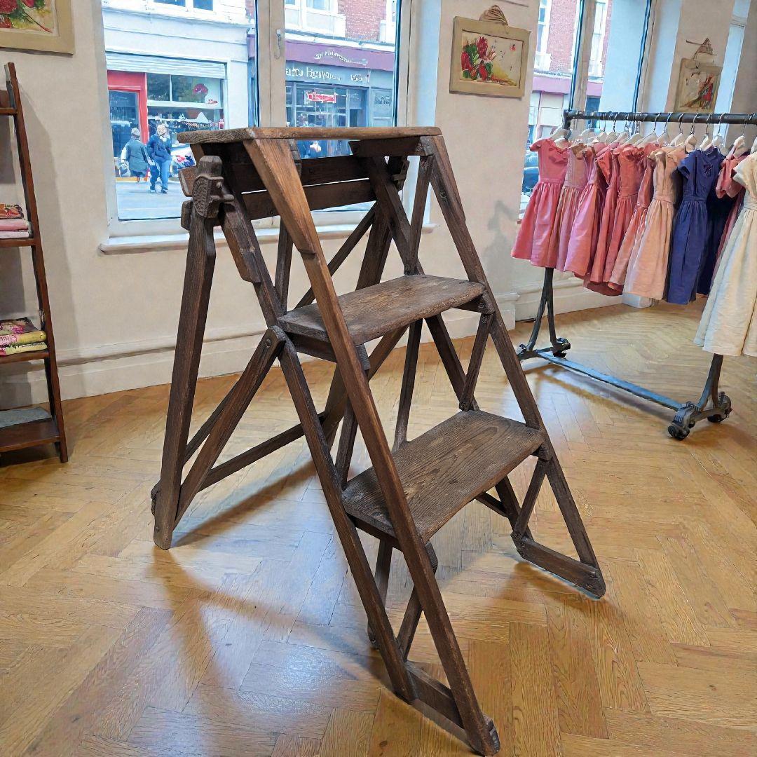 値引OK　イギリスアンティーク　折りたたみ　 木製3段　ステップラダー　脚立