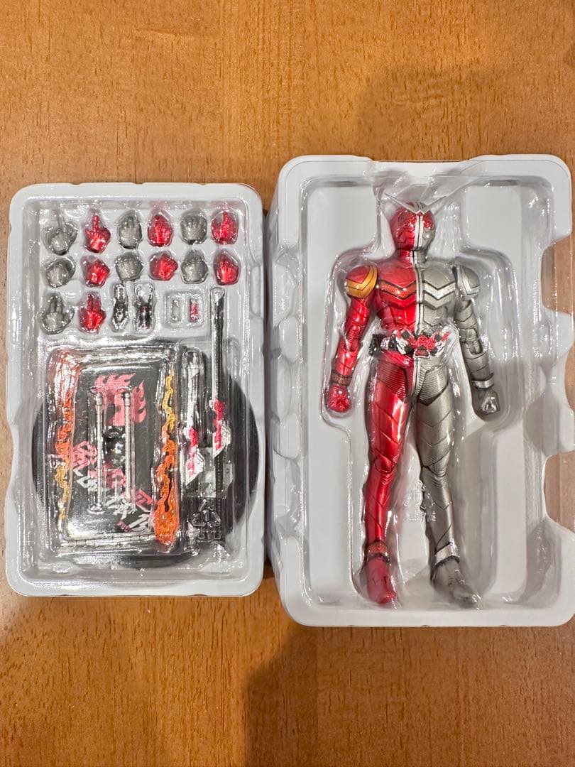 S.H.Figuarts真骨彫製法 仮面ライダーダブル ヒートメタル風都探偵版