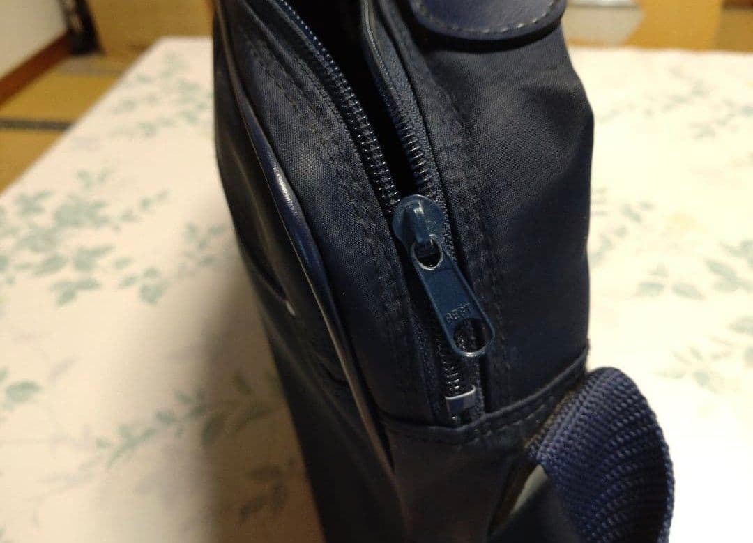 ショルダーバッグ ネイビー