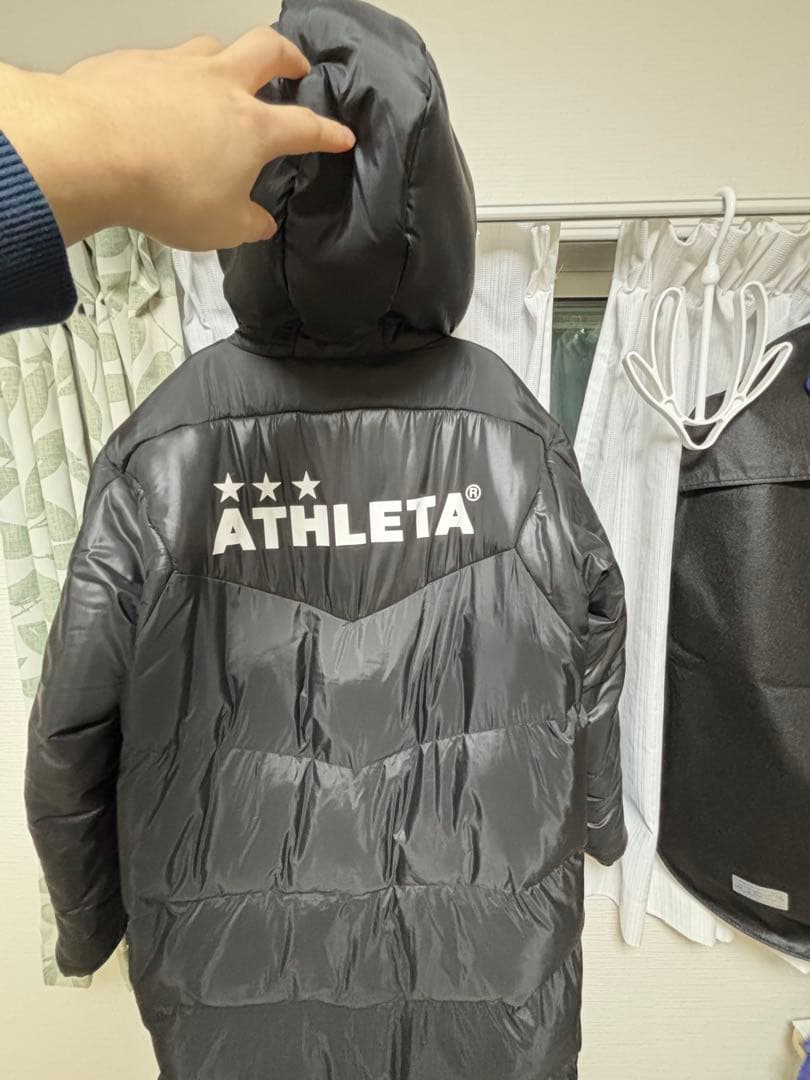 ATHLETA フード付き ブラック ダウンベンチコート