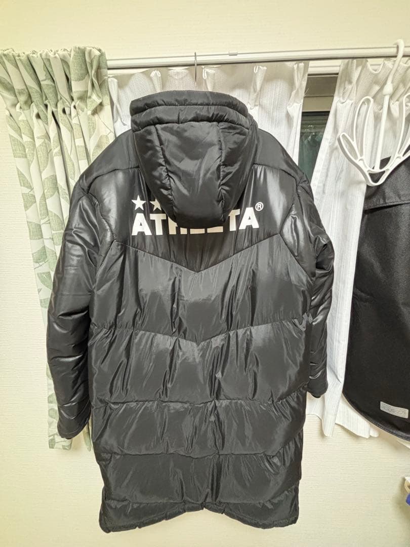 ATHLETA フード付き ブラック ダウンベンチコート