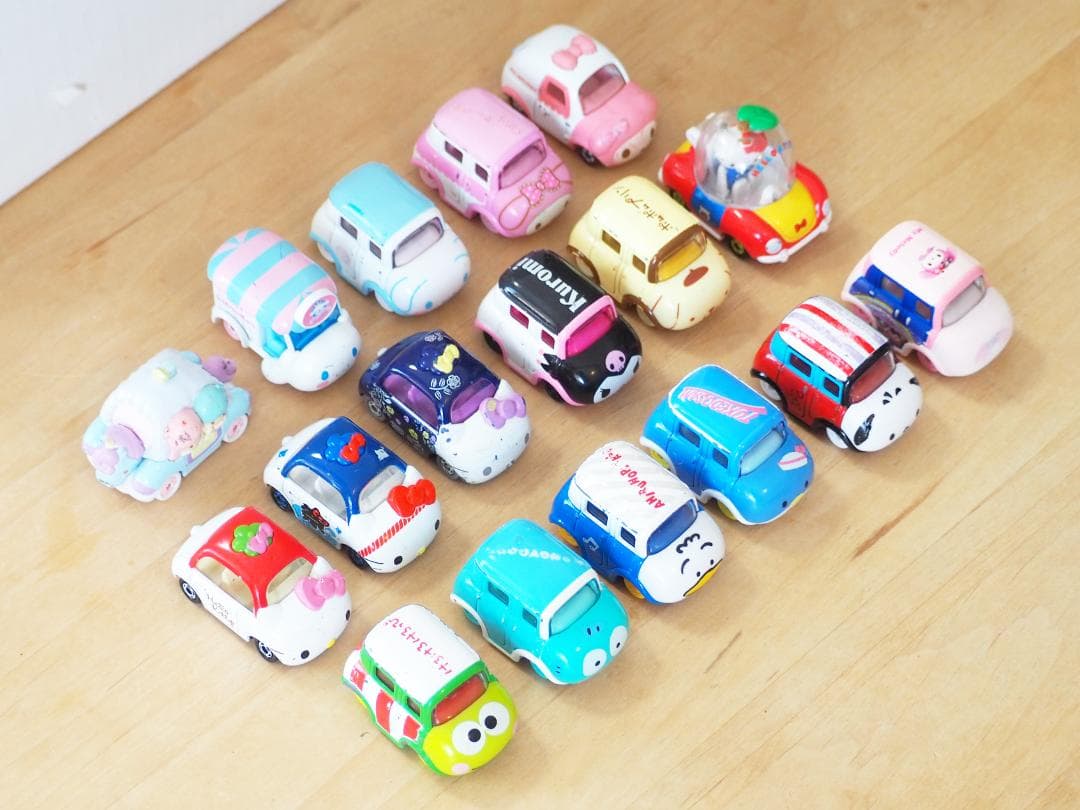 廃盤 ドリームトミカ★サンリオ 17台セット ハローキティ ミニカー
