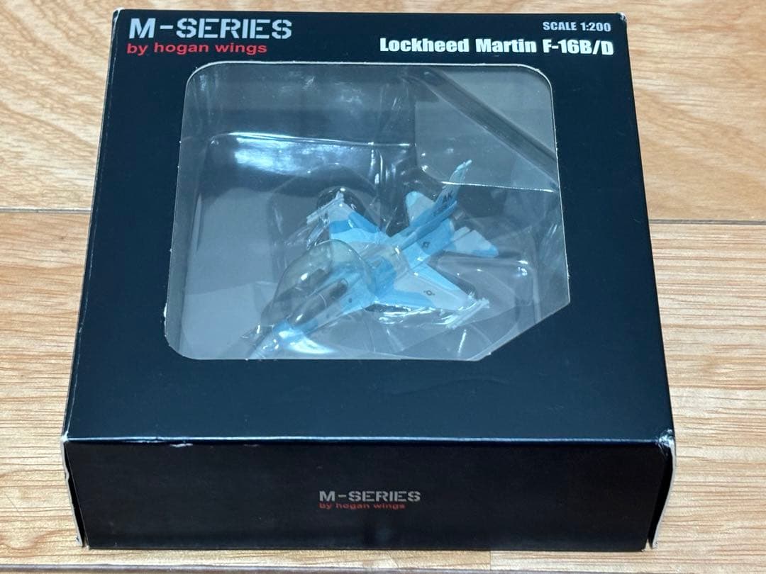 ホーガンウイング 1/200 F-16D 18th AGRS BlueFoxes