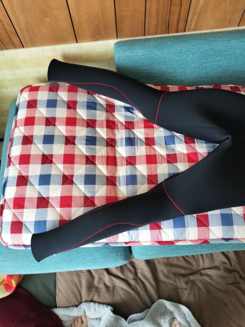 MOBBY'S セミドライスーツ ブラック 赤チェック