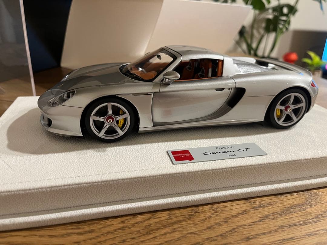 Make Up 1/18 Porsche Carrera GTシルバー