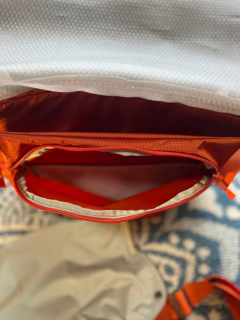 最新型 ドッグキャリングパックL モンベル　ペットリュック