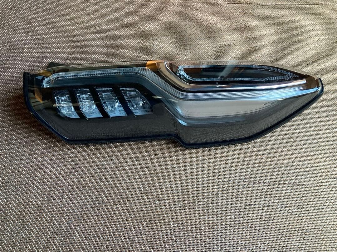 N-BOX JF4 LEDテールランプ 右側