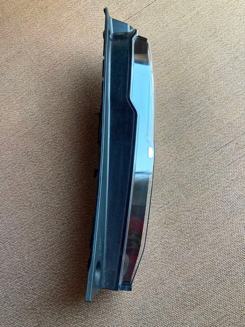 N-BOX JF4 LEDテールランプ 右側