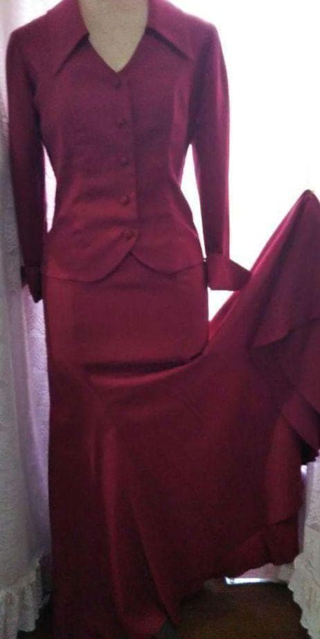 色注意　フラメンコ衣装ジャケットとファルダ赤よりバーガンディーの2ピース