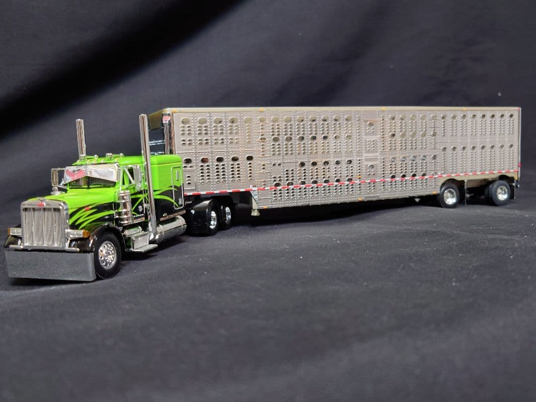 DCP1/64ミニカー Peterbilt379アメリカトラック野郎