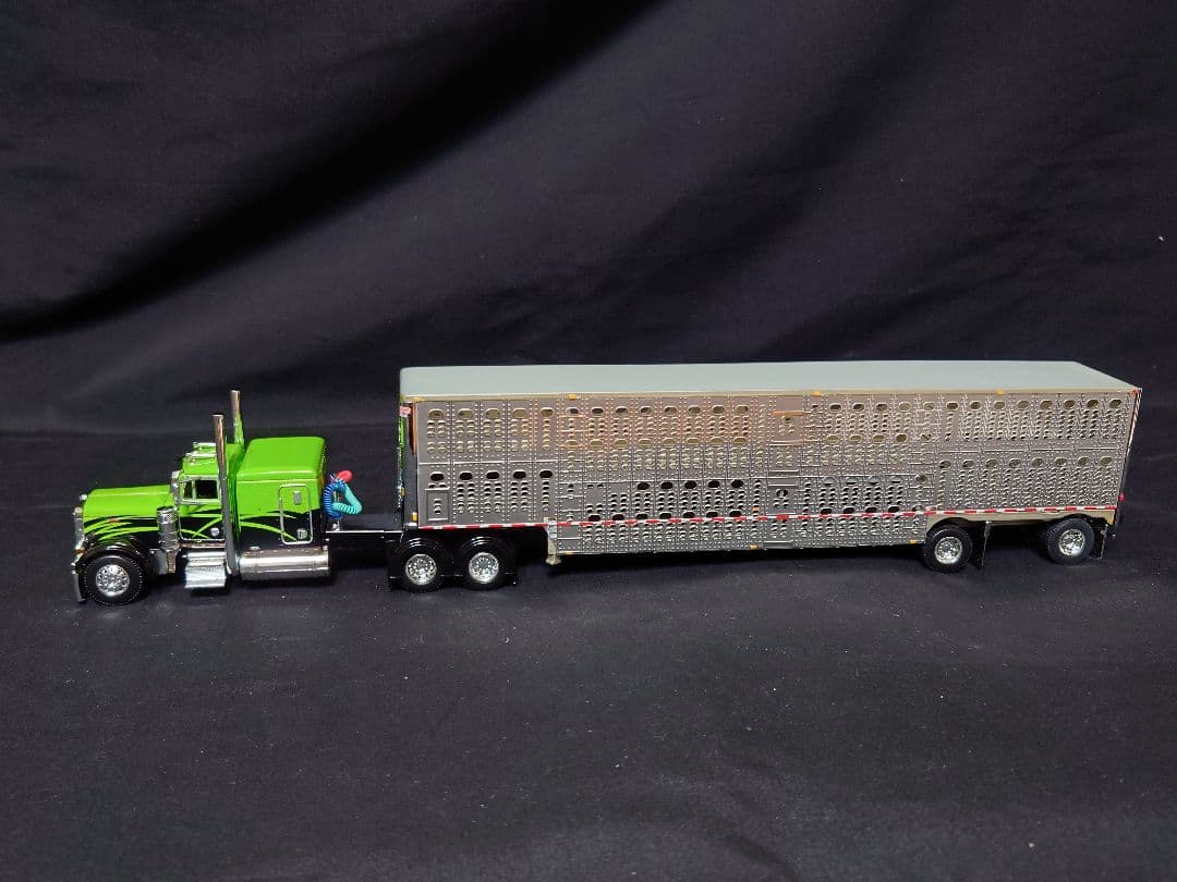 DCP1/64ミニカー Peterbilt379アメリカトラック野郎