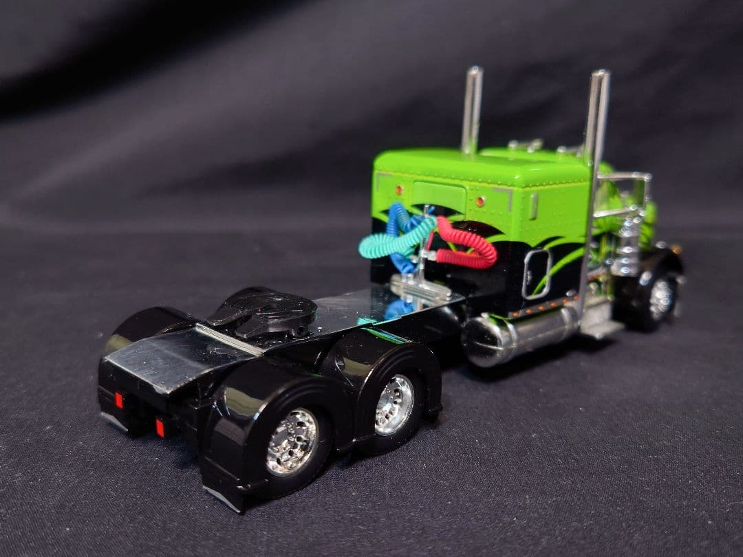 DCP1/64ミニカー Peterbilt379アメリカトラック野郎