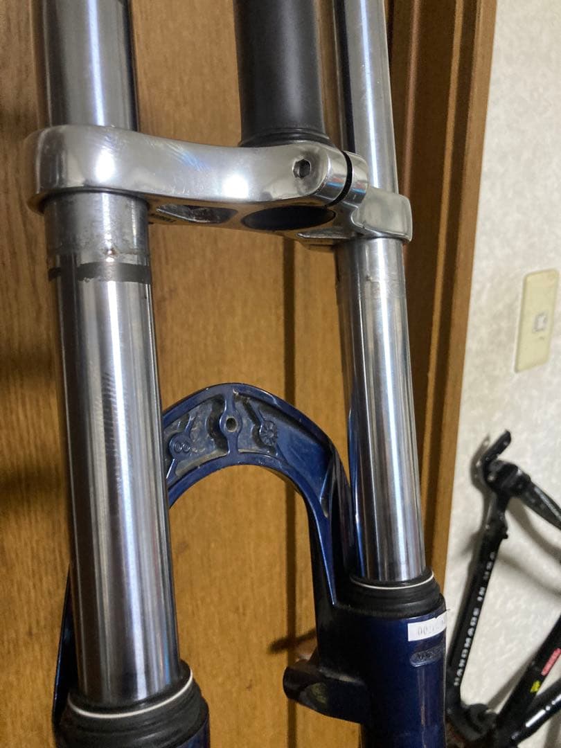 サンツアーのマグネシウムダウンヒルフォーク 26インチ