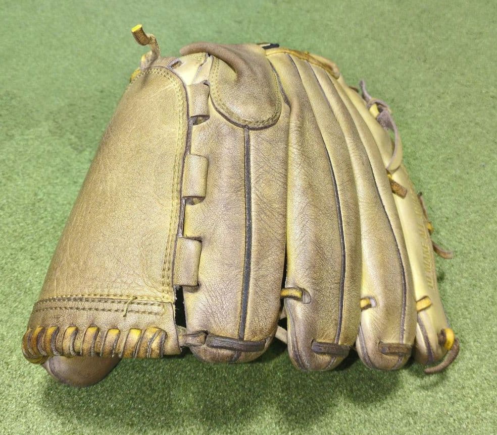 UNDER ARMOUR 硬式投手 QBB0018 元値￥64,800