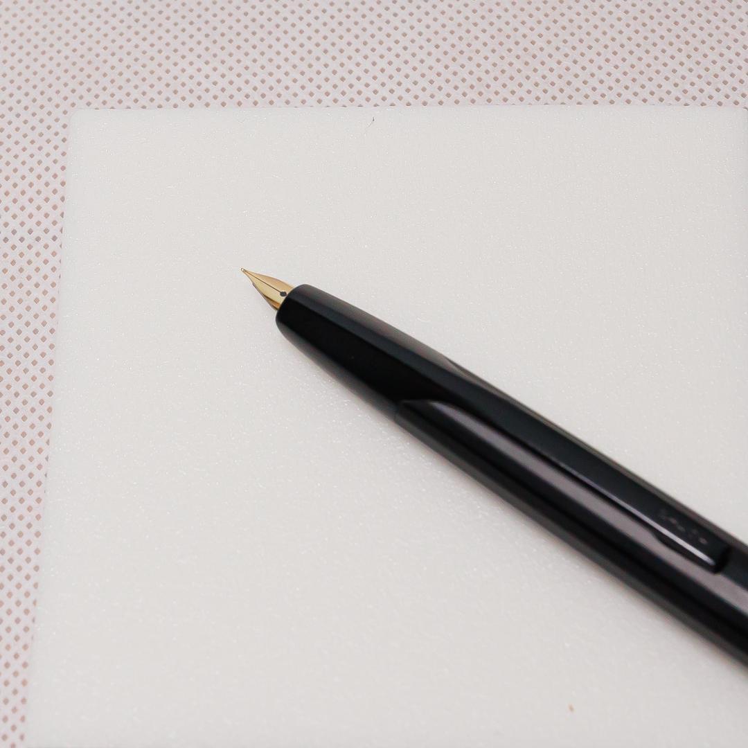 【希少】PILOT 　”多面体”　キャップレス　マットブラック