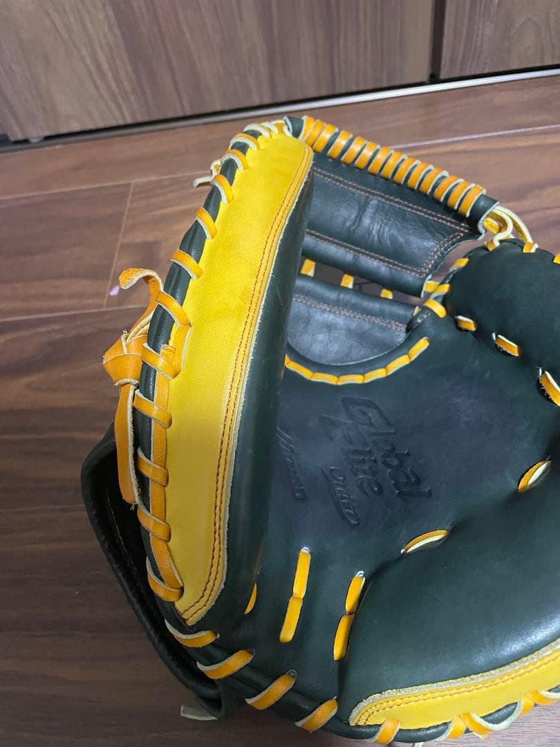 『激レア』 グローバルエイト　 軟式キャッチャーミットオーダー阿部慎之助モデル