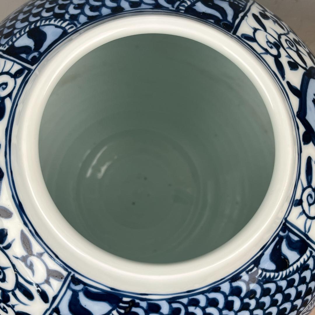 26 伊万里焼 有田焼系 染付壺 飾り壺 四季花丸文 高さ約28cm 白磁