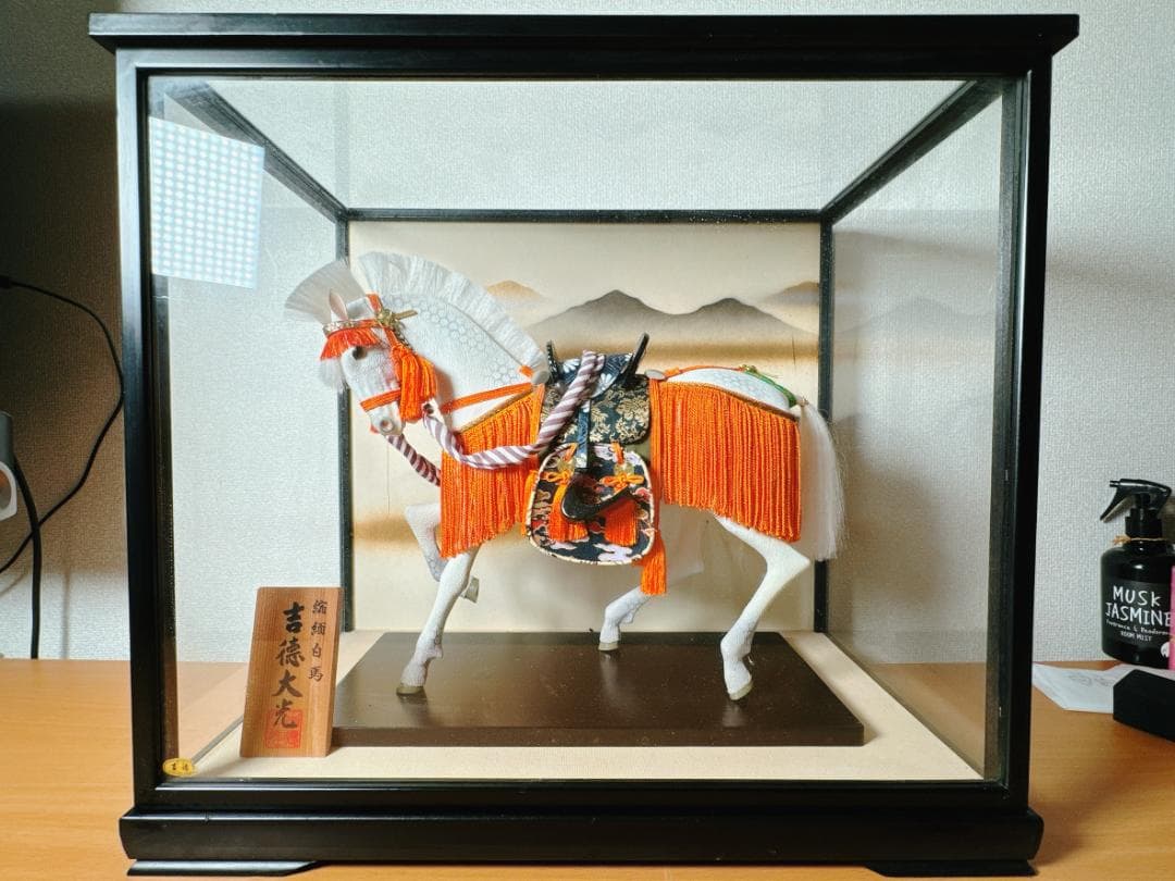 値下げ中：吉徳「縮緬白馬」45年物・アンティーク ★ 玄関に置くと運気上がる!