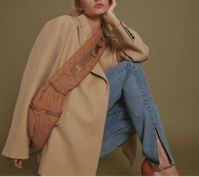 キャメル　キルティング スリングバッグ 小型犬用　犬