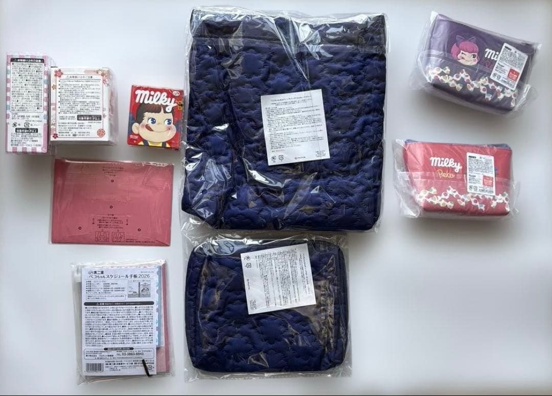 不二家ペコちゃんミルキーBOX 2026 ＋オマケ（卓上カレンダー＋ポーチ2個）