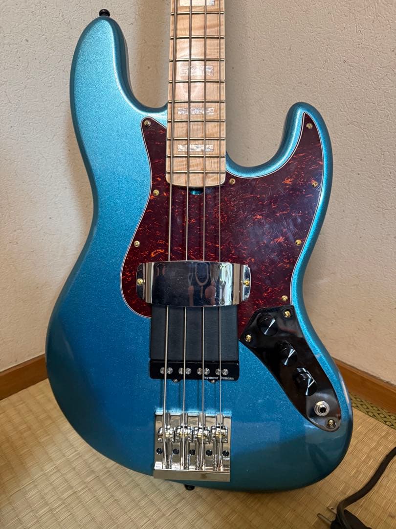 メタリックブルー 4弦エレキベース　ノーブランド　カスタム
