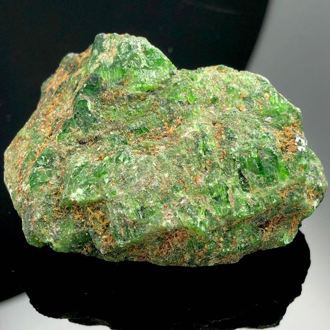 ロシア産クロムダイオプサイト原石y2136/1565