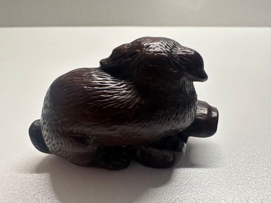 根付(netsuke) 犬の根付　寛山作　江戸時代　木製