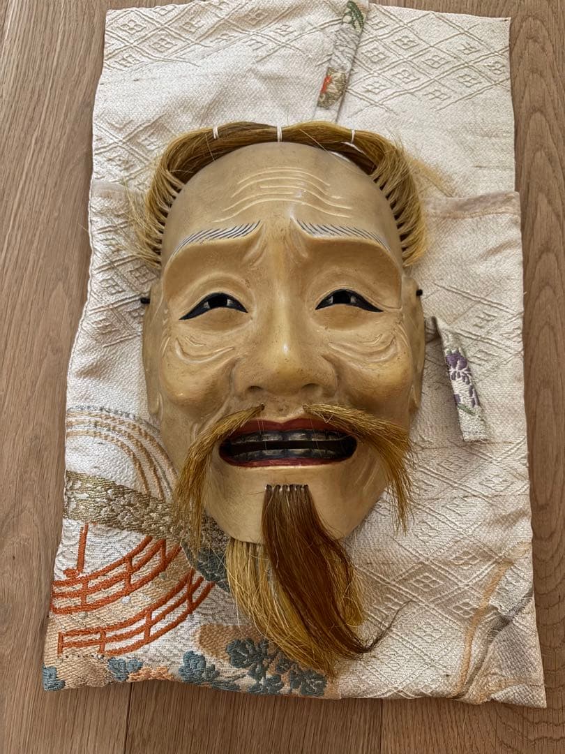 能面　木製 収納袋付き　手彫り