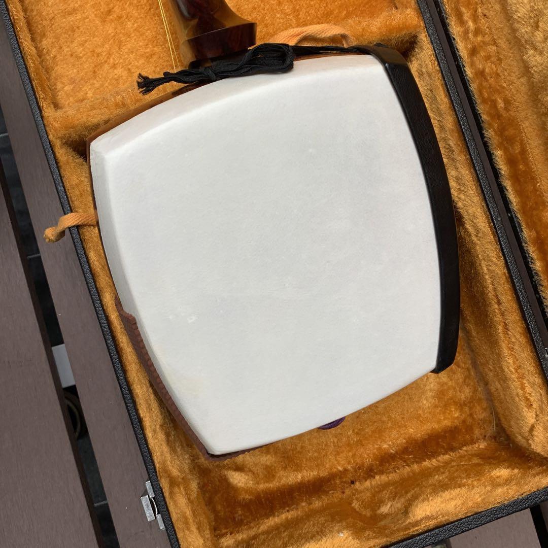 中古★津軽三味線 紅木 丸打胴 一本樋 中棹 ハードケース付き★