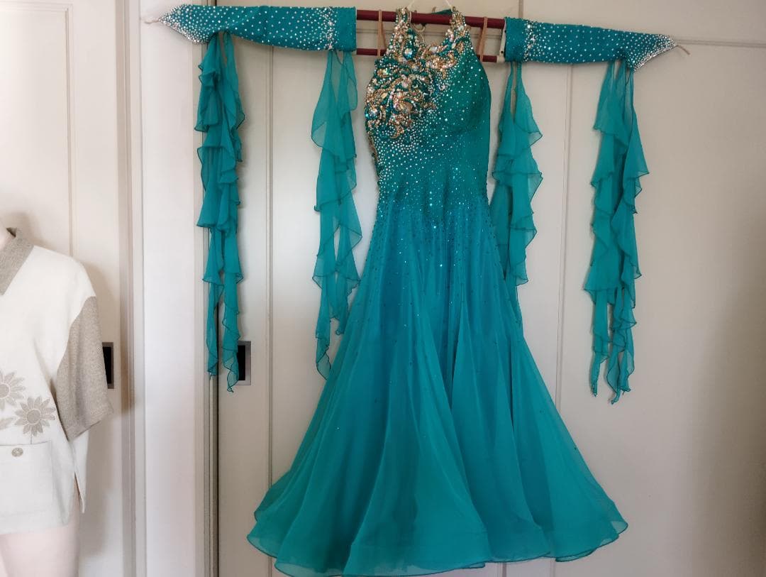 社交ダンスドレス ターコイズ ビーズ装飾付き