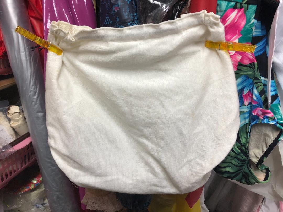 介護おむつカバー　白　中人用　塩ビにナイロン　金属ホック付き　3S位の大きさです