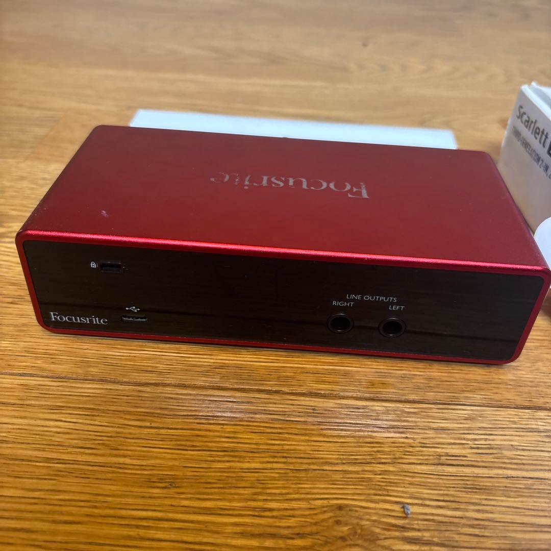 Focusrite Scarlett 2i2 オーディオインターフェイス