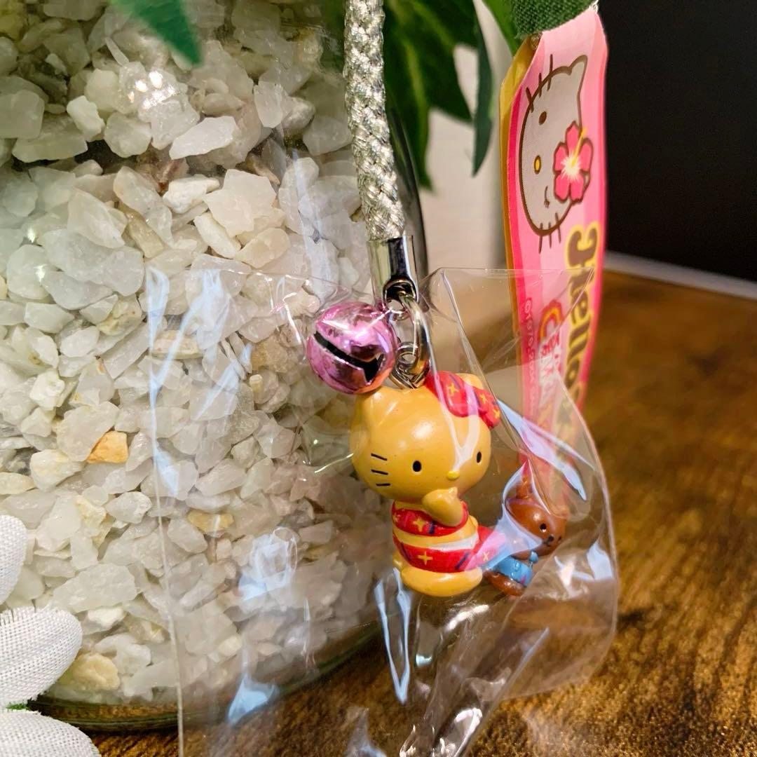 レア　夏休み海バージョン　ハローキティ日焼け　水着　クマ　根付けストラップ　希少