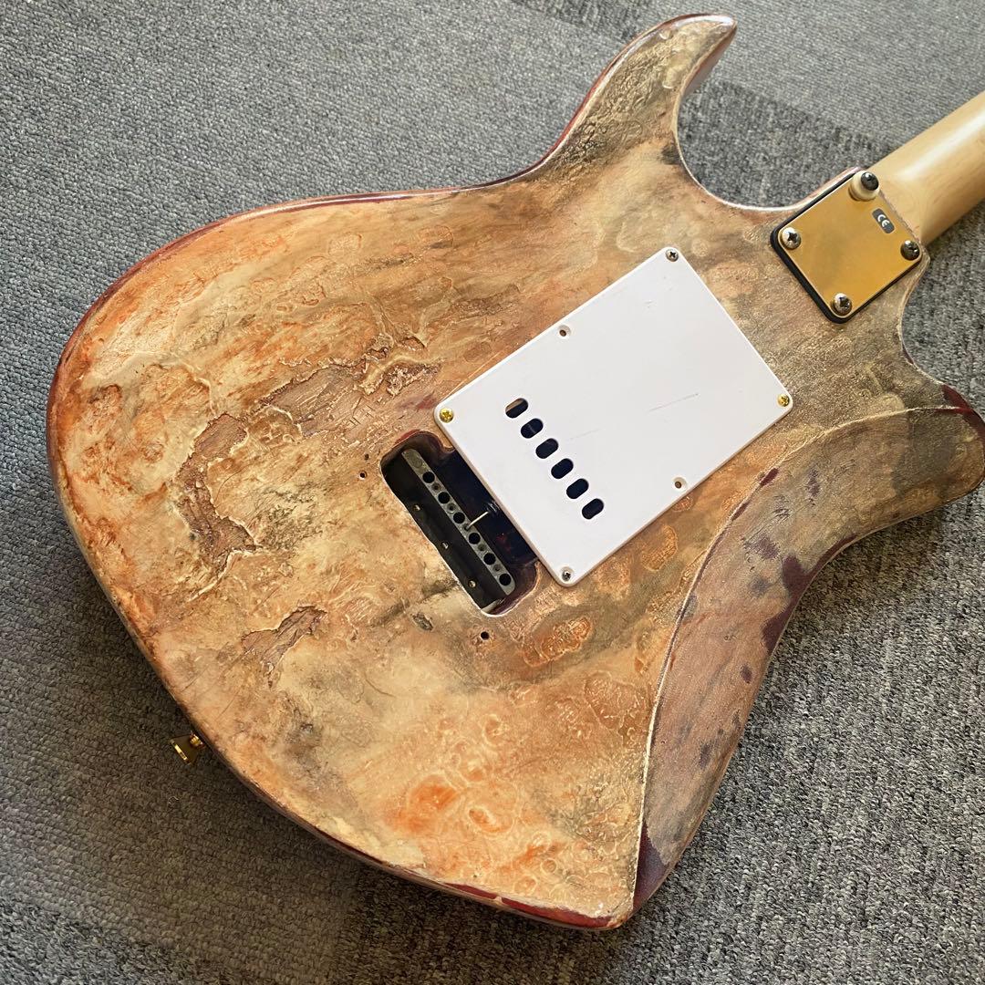 ジミヘンドリックスサイケペイントストラトキャスター！奇抜なデザインコンポーネント