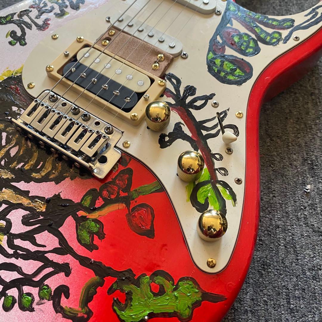 ジミヘンドリックスサイケペイントストラトキャスター！奇抜なデザインコンポーネント
